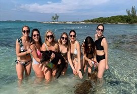 Bahamas-swimming-pigs-tours